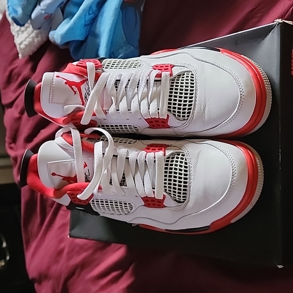 Air Jordan 4 Retro